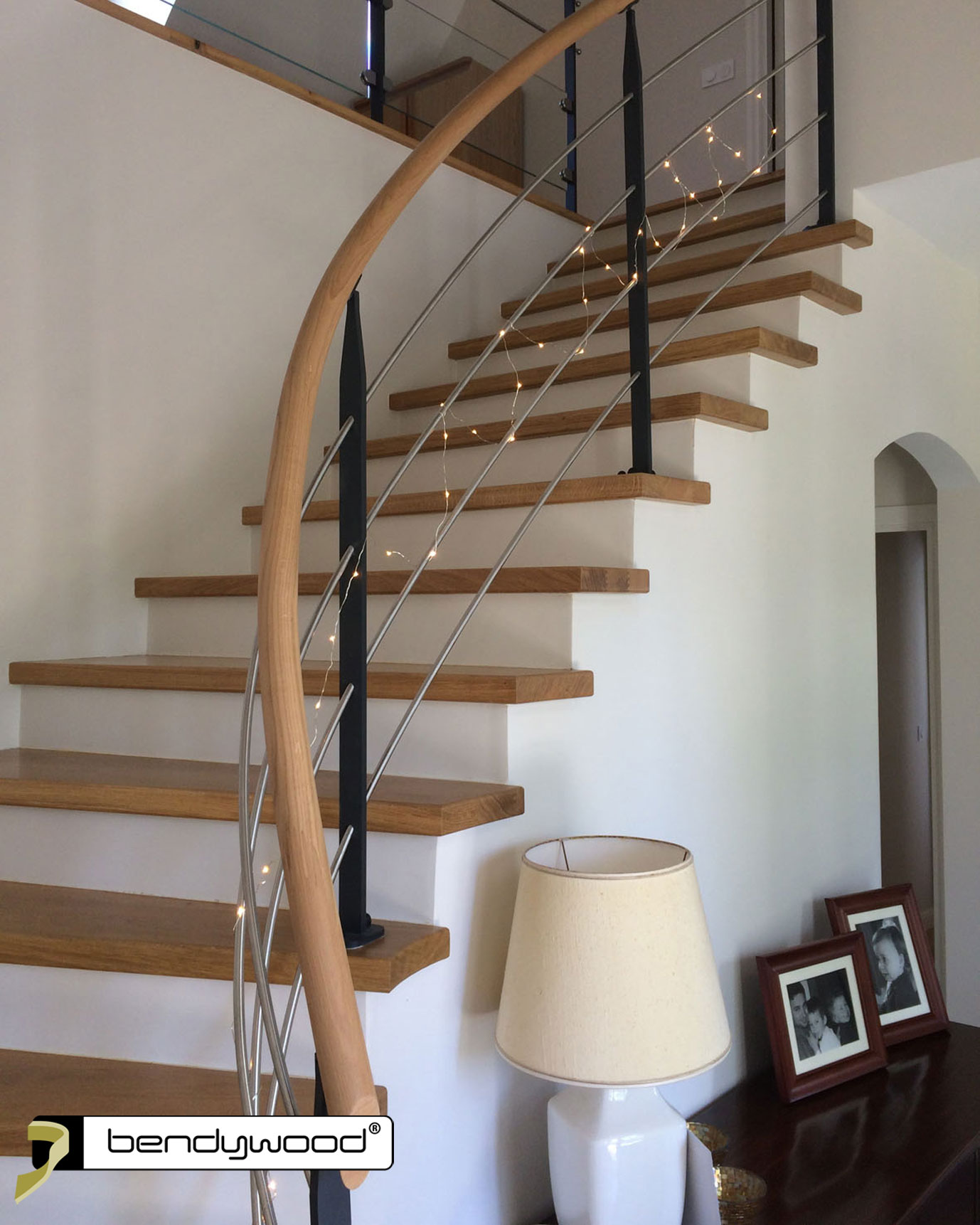Bending stair handrails in Bendywood®-oak for staircase
