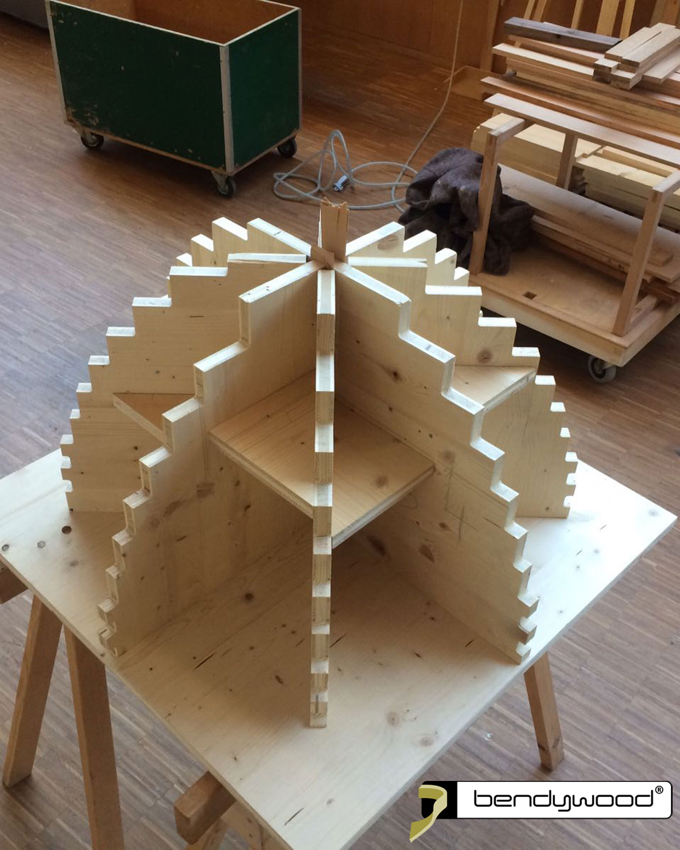 Dima per piegare una spirale piccola con Bendywood®