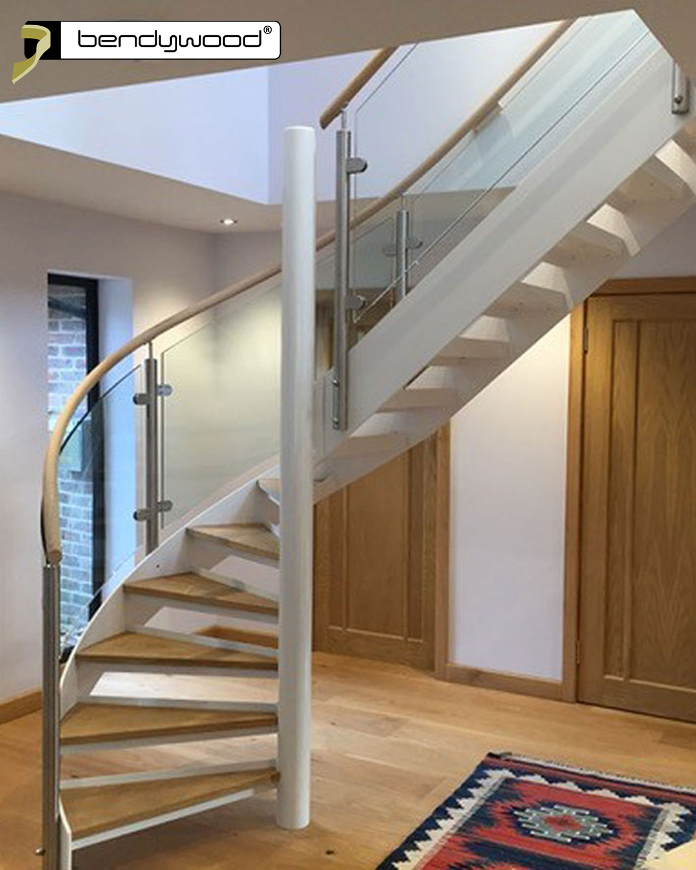 Bending stair handrail in Bendywood®-oak for staircase